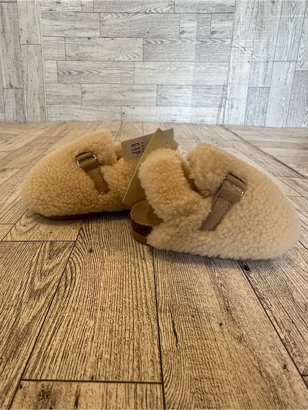 New! BabyGap Cozy Cream Sherpa Kids Slip-On Shoes size 3-6 months